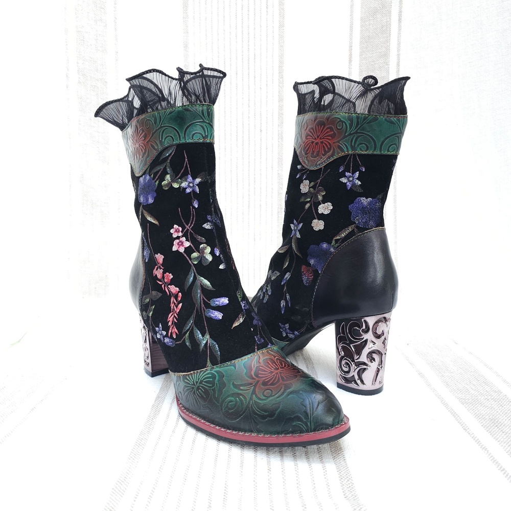 L'Artiste GAGA Ankle Boots Womens 7.5 Floral Tooled Leather Whimsigoth Witchy